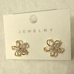 Flower Earrings With Rhinestone’s